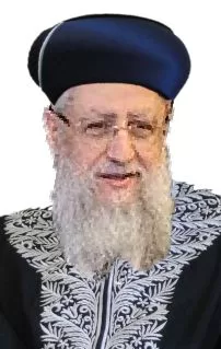 הרב דוד יוסף שליט"א בליבוש של הראשון לציון (גרפיקה בלבד ההכתרה בג' חשוון)